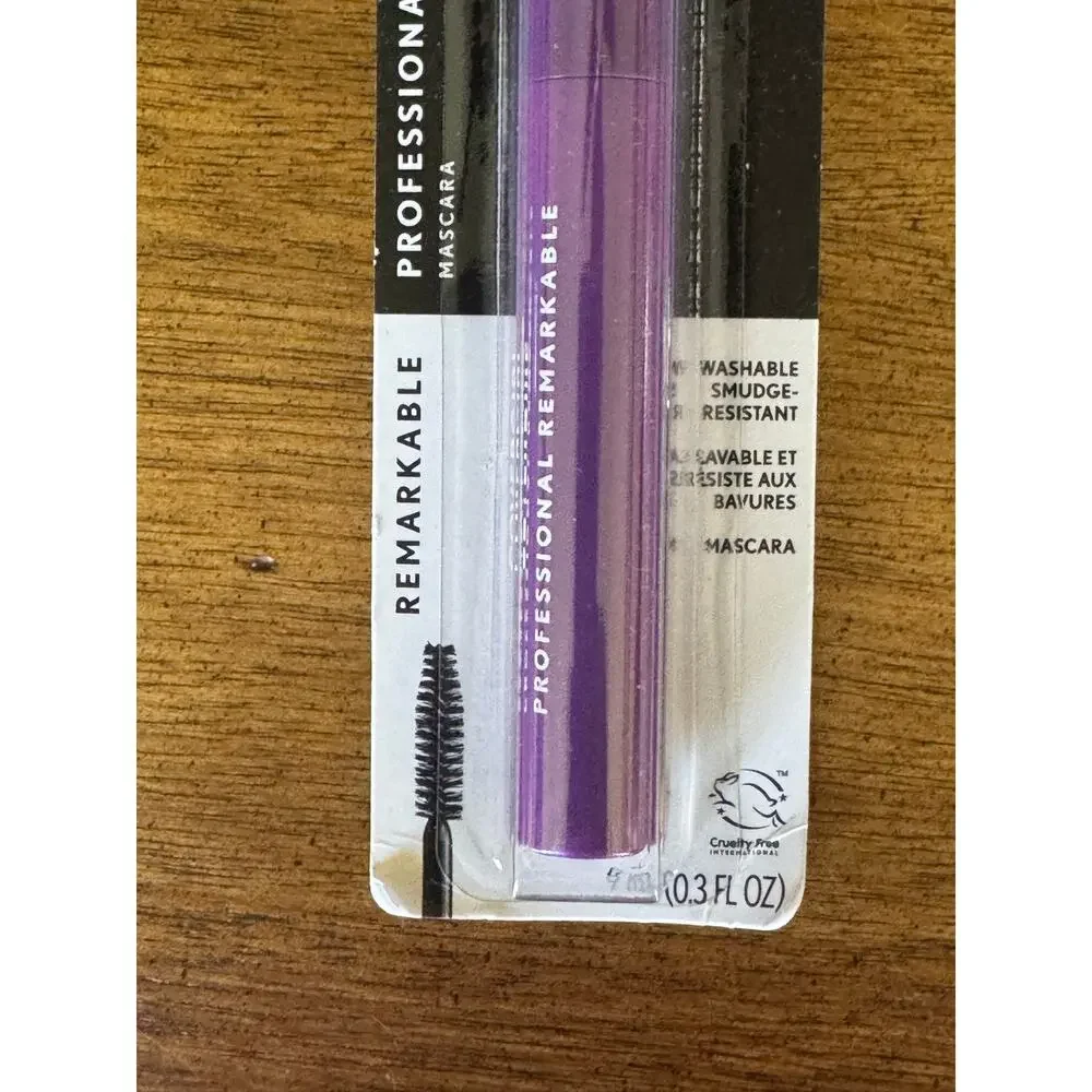 NWT CoverGirl Professional Remarkable Mascara Very Black 200